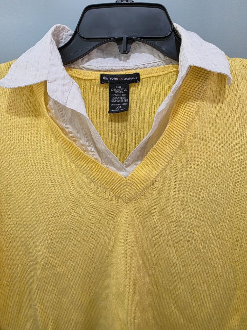 New York & Company Yellow Sweater – Women’s XS V-Neck Lightweight Pullover - Picture 3 of 7